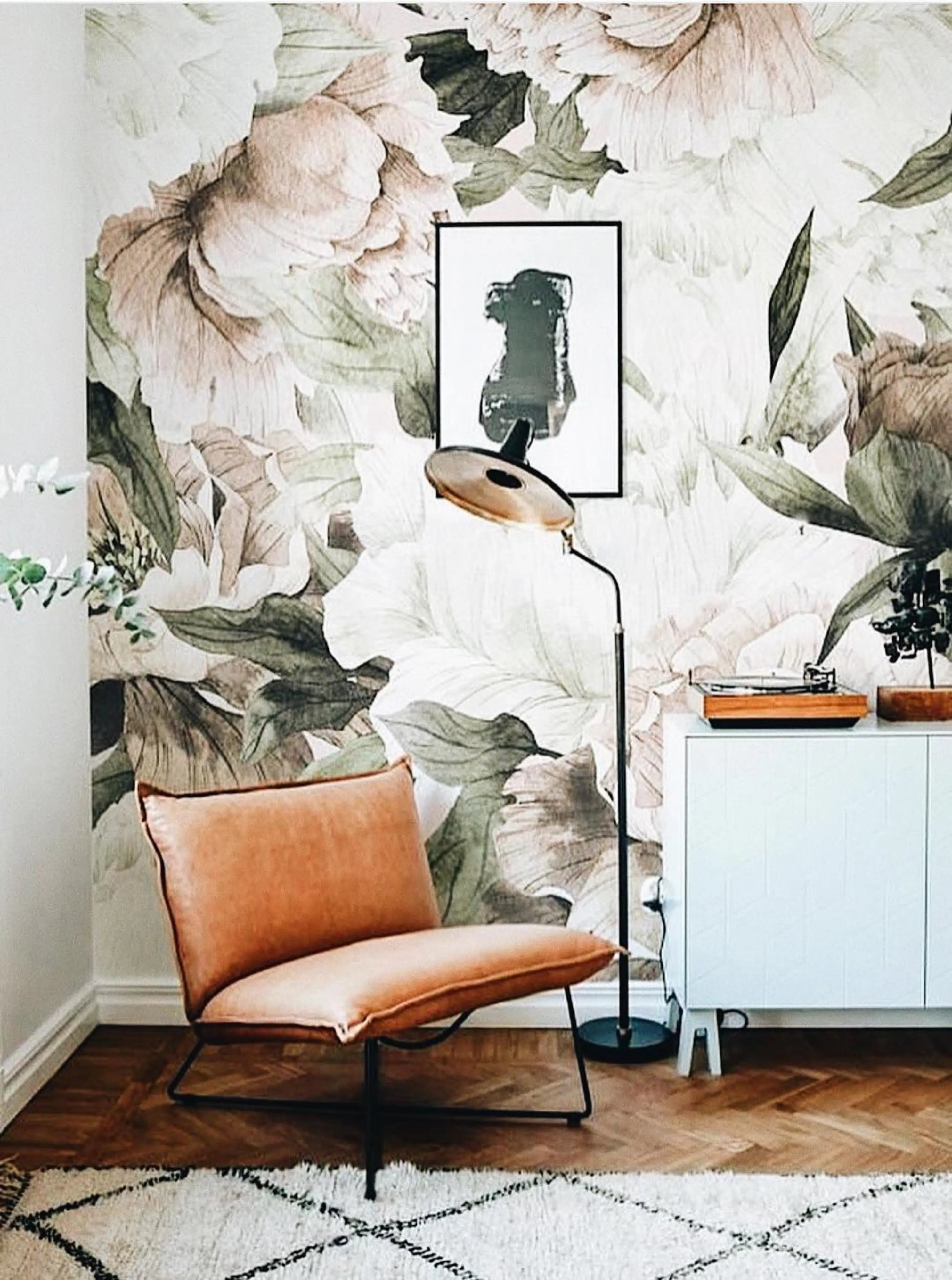 Papel de Parede Floral Aquarelado Estilo Romântico com Flores em Grande Escala